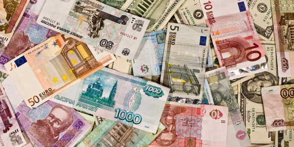 أسعار العملات اليوم الأحد 31-12-2017 بالنبوك المصرية (فيديوجراف)