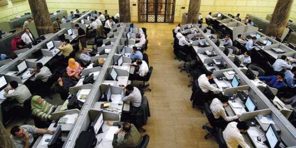 بعد عام من تحرير سعر الصرف.. البورصة تربح 300 مليار جنيه (انفوجراف)
