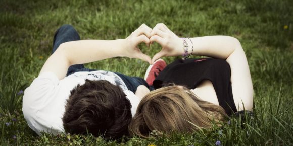 احترم وحدته ولكن لا تتركه.. 3 طرق للتعامل مع شريك الحياة في الأوقات الصعبة ( انفوجراف)