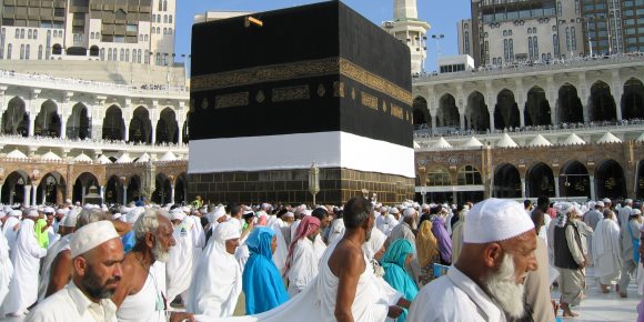 قبل ما تطلع جبل عرفات.. ابتعد عن الوجبات الدسمة ومتنساش الشمسية (انفوجراف)