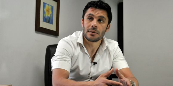فى عيد ميلاده الـ42.. أحمد حسن «صقر» يجيد صيد البطولات (انفوجراف)
