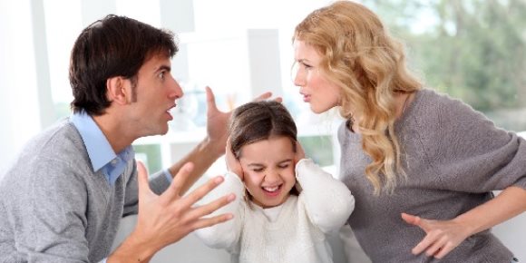 يحتكر الحديث ويقاطع الحوار.. تعرف على سمات الأشخاص النرجسيين ( انفوجراف )