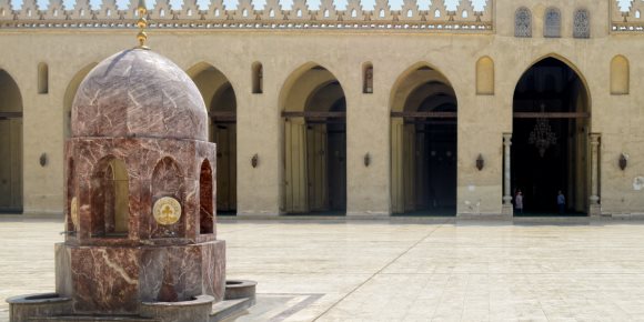 تاج المعز.. «الحاكم بأمر الله» قلعة فاطمية على أرض الجمالية (إنفوجراف)
