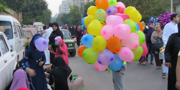 استمتع بإجازة العيد.. 9 نصائح لتجنب الإصابة بضربات الشمس (فيديوجراف)