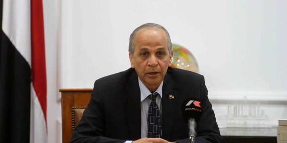 بسبب "الزبالة".. إحالة رئيس قرية في القليوبية للنيابة (صاعدوهابط) 
