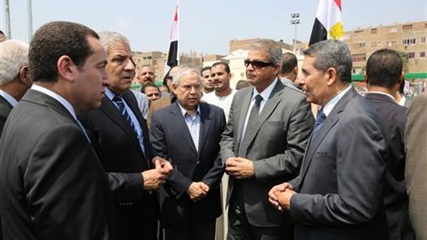 محلب ووزيرا الشباب والإنتاج الحربي يفتتحون مركز شباب المطرية   