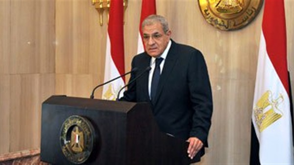 محلب: لن نسمح بغلق المدارس وتحويل أى مدير مدرسة مقصر للنيابة الإدارية   