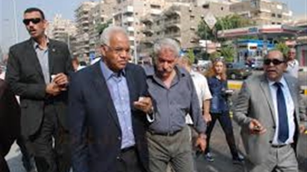 محافظ القاهرة يطلق إشارة بدء التشغيل التجريبى لمسارات النقل العام المعزولة بمحور مصطفى النحاس   