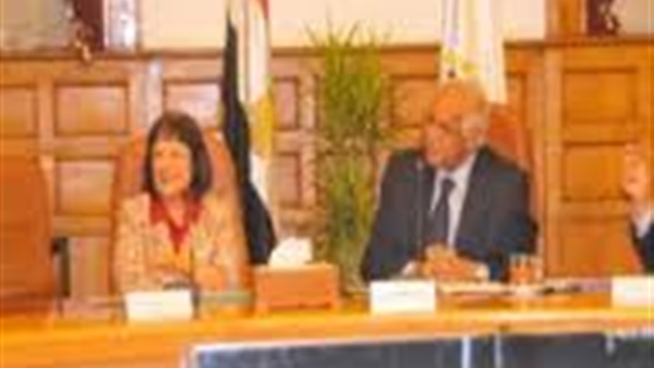 محافظ القاهرة بالتنسيق مع وزارة العشوائيات البدء في تطوير 3 مناطق عشوائية   