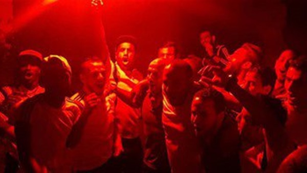     لاعبو الزمالك يحتفلون بـ"الشماريخ"        بعد التتويج بالدورى 