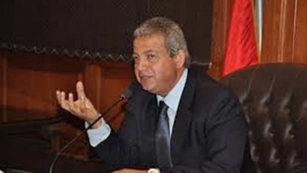 "عبد العزيز" يصدر قرارات لترقية وتغيير بعض قيادات مديريات الشباب والرياضة   