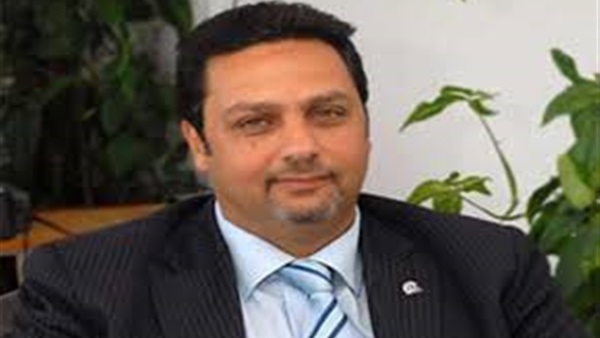 حازم عبدالعظيم  ينعي والدة  الرئيس السيسي