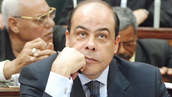  انس الفقي ينعي  والدة الرئيس السيسي  