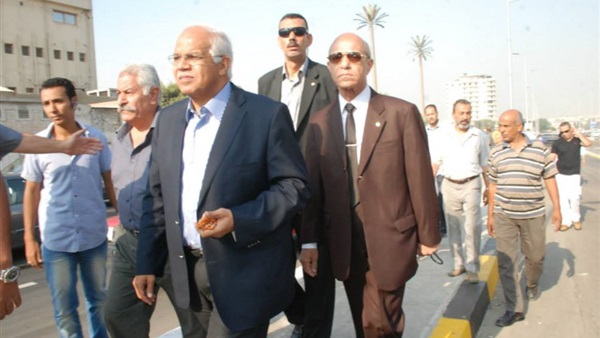 محافظ القاهرة يتفقد محور مصطفي النحاس   