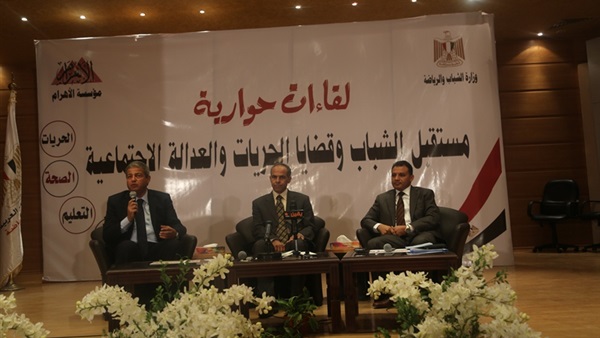 أبو بيه يعقد لقاءا مع مصابي واسر شهداء محافظة البحيرة   