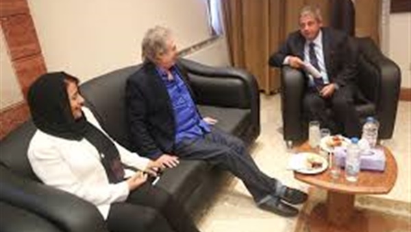 المصريين الأحرار:الحكومة لديها اصرار علي احراج الرئاسة   