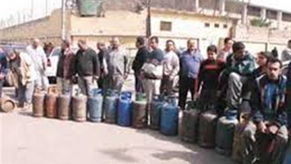 اعادة فتح طريق مصر-اسوان الزراعي بعد قطعه احتجاجا علي نقص اسطوانات البوتاجاز بقنا  