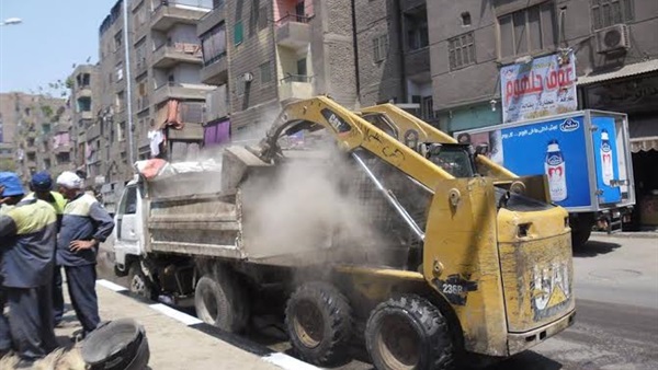 بالصورة.. الجيزة تبدأ فى تنفيذ حملات  لرفع القمامة بإمبابة 
