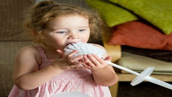 مأساة طفلة  تلتهم الاسفنج  وفراشى الحمامات 