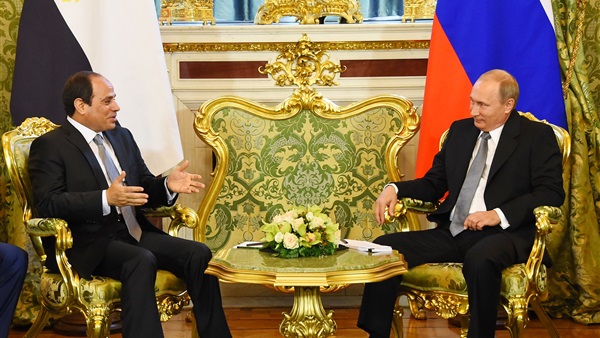 ملابس السيسي وبوتين تثير إعجاب  رواد مواقع التواصل الاجتماعى 