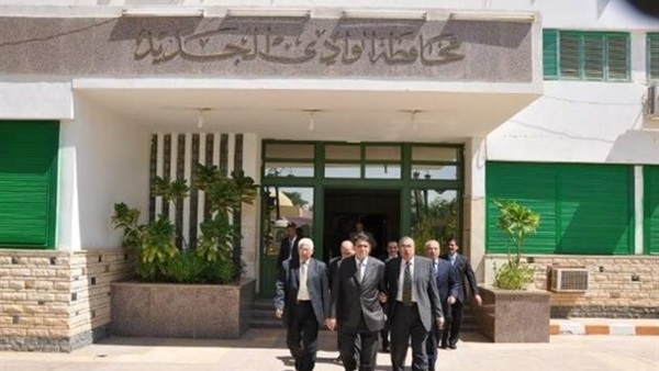 عواصف ترابية  تجتاح الوادي الجديد 