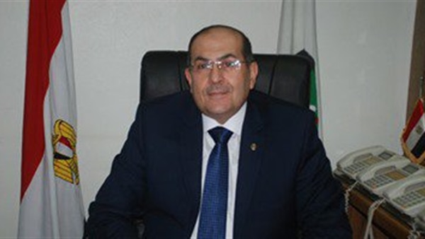 محافظ سوهاج :يقوم بجولة  مفاجئة داخل النادى الرياضى 