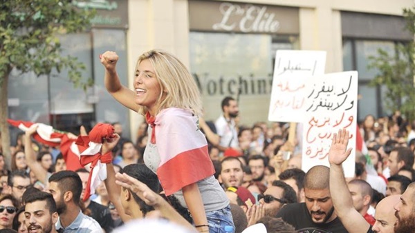 الثوره اللبنانية تشعل مواقع  التواصل الاجتماعي 
