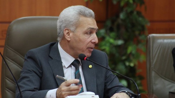 محافظ بورسعيد يلتقي مستثمري إحدى  شركات الاستثمار السياحي 