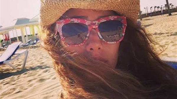 زينة : صباعي إتكسر  ومش قادرة اتحرك  