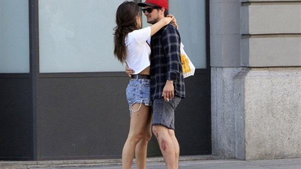 «جوش هوتشرسن» في نزهة رومانسية مع حبيبته  