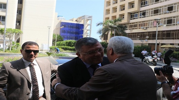 محافظ بورسعيد يستقبل وزير  الاتصالات بمكتبه 
