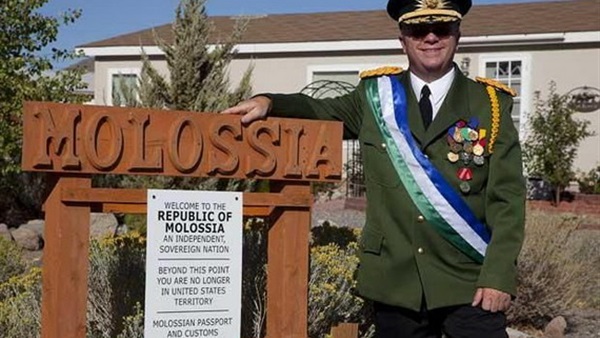 جمهورية مولوسيا.. دولة يسكنها  5 أفراد و 6 حيوانات 