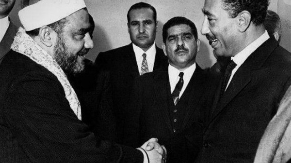 صورة أخر لقاء يجمع بين السادات والنقشبندي  