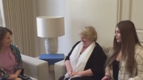 بالفيديو..أقوى فتاة في العالم تلتقي زوجة الرئيس السوري  