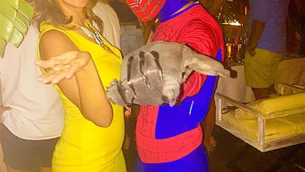 ايمان العاصي برفقة سبايدرمان   