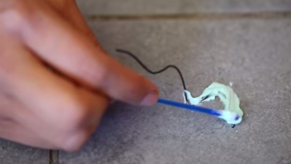 بالفيديو.. افضل طريقه لإزالة آثار قلم «الماركر» عن السيراميك  