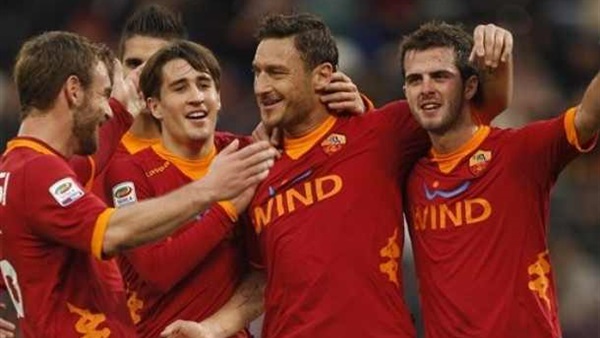 روما تسجل الهدف  الثاني بقدم دزيكو 