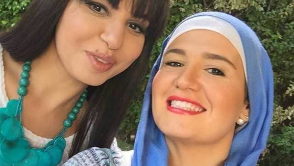 هنا شيحة ترتدي الحجاب  