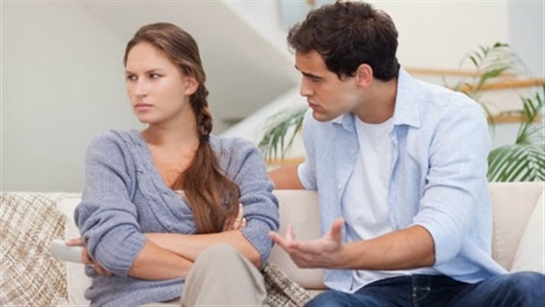  خمس  طرق لتتعاملى مع صديقات جوزك  