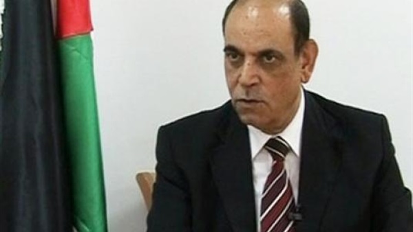 المستشارالسياسي لـ "أبومازن": "عباس" إستقال من رئاسة اللجنة التنفيذية لمنظمة التحرير الفلسطينية