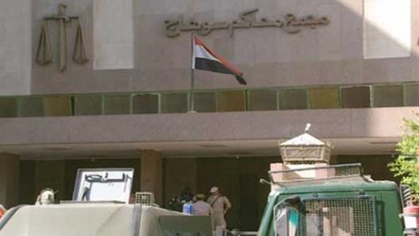 القوات الخاصة تنظم وقفة راغبى  الترشح للبرلمان فى سوهاج 