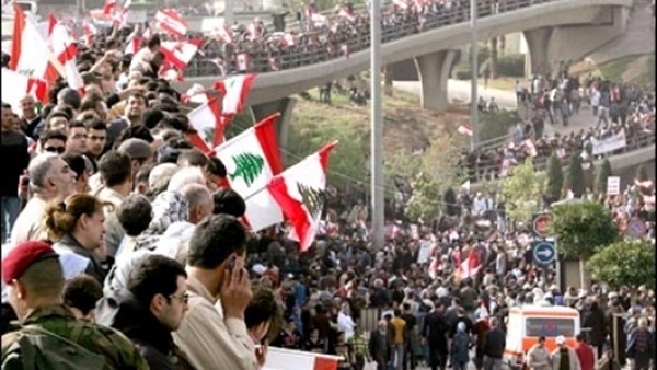 «ريحتكم طلعت» تنسحب من احتجاجات  لبنان بعد إحراقها مركزًا لقوات الأمن 