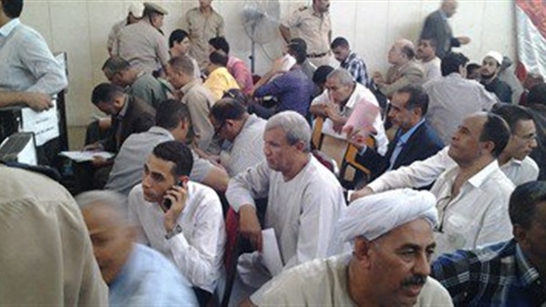 زحام فى الساعات الأولى من تقديم أوراق  الترشح للبرلمان بقنا  