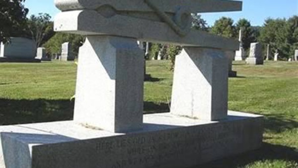 أغرب المقابر حول العالم.. مدافن أون لاين بفرنسا والزوجين المتخاصمين بالأرجنتين  