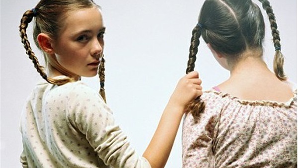 اكتشف علامات الغيرة بين الاصدقاء  