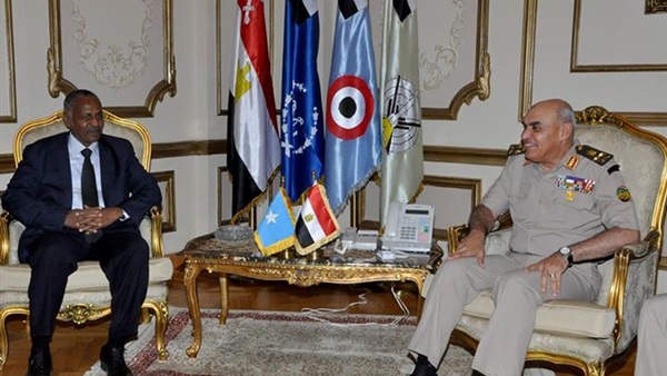 صبحي يلتقي نظيره الصومالي لبحث  تعزيز سبل مكافحة الإرهاب 