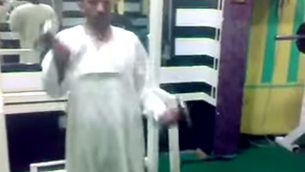بالفيديو.. صعيدي يمارس تمارينه بطريقة كوميدية  