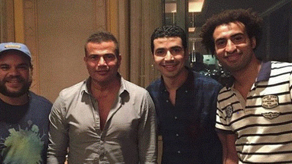 الهضبة فى زيارة لعرض «مسرح مصر»  