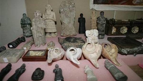 ضبط طالب بحوزته  اثار فرعونيه بالمطريه 