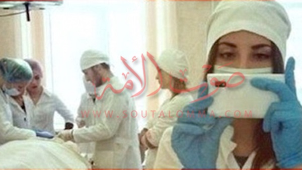 جنون السيلفى يجتاح العالم.. لقطات تسجل أغرب اللحظات الحرجة 